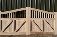 Accoya gates with curved head back