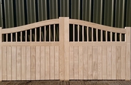 Accoya gates with curved head front